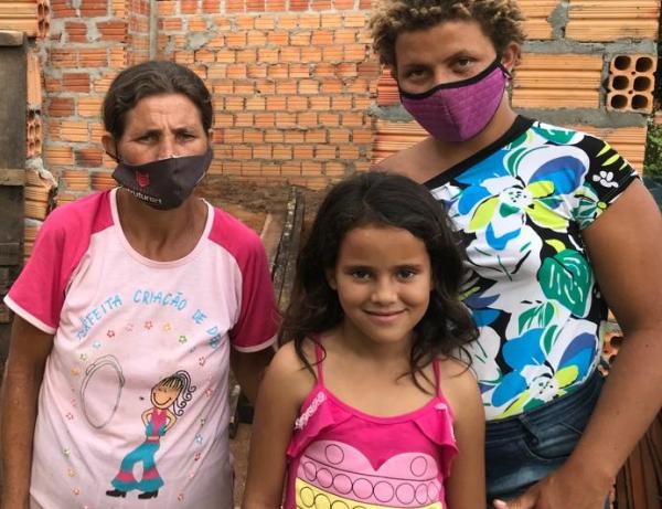 Maria de Jesus e as duas filhas, Maria La&iacute;s e Maria Laura.(Imagem:FlorinanoNews)