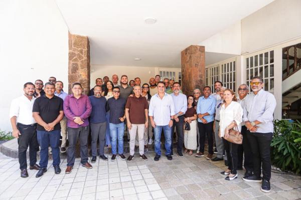 Ciro Nogueira recebe, juntamente com Joel, grupo de pastores e destaca união e parceria para o futuro do Piauí.(Imagem:Ascom)