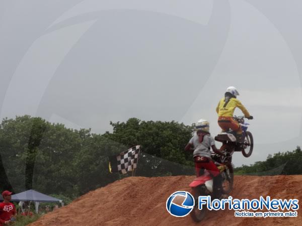 Emo&ccedil;&atilde;o em duas rodas e muita adrenalina marcaram o I Motocross Arena Show de Floriano.(Imagem:FlorianoNews)