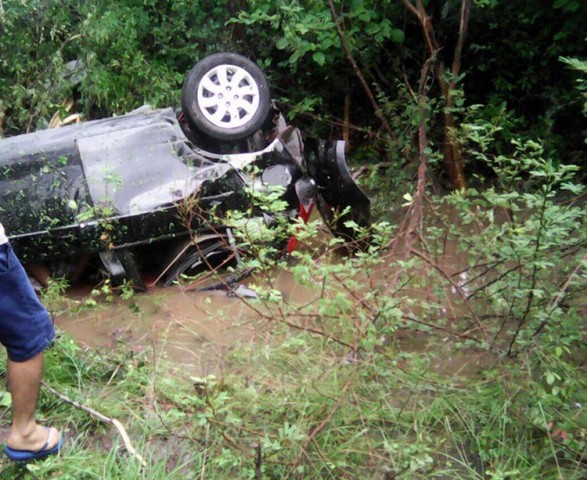 Em uma hora, acidentes matam duas pessoas em trecho da BR 343