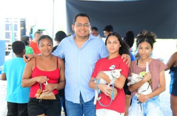 Vereador Dessim Almeida apoia ação de saúde animal em Floriano