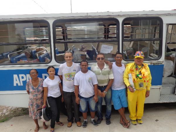 Agroamigo realiza doa&ccedil;&atilde;o de alimentos &agrave; APAE de Floriano.(Imagem:FlorianoNews)