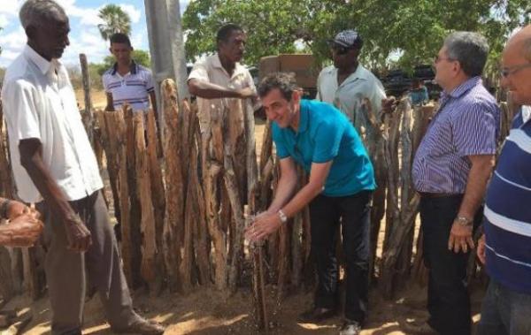 Prefeito de Floriano entrega sistema de abastecimento de água na Comunidade Largos.(Imagem:SECOM)