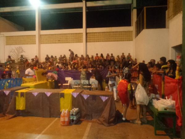 Escola Mega de Floriano realiza arrai&aacute; junino.(Imagem:FlorianoNews)