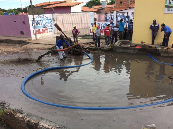Prefeitura de Floriano inicia trabalho de desobstrução de galerias