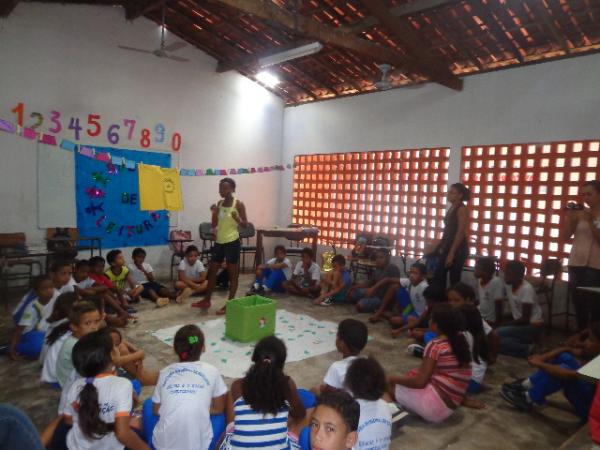 Os Brincantes de Pedagogia realizaram projeto 'O Contador de Estórias' em Floriano