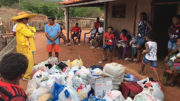 Projeto Amarelinho realiza doação de roupas e alimentos a moradores da zona rural de Floriano