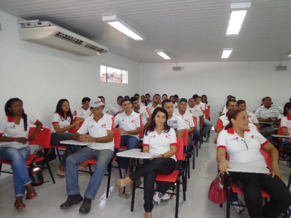 Funcionários da Cajueiro Motos participaram de treinamento de Gestão de Pessoas e Recursos Humanos