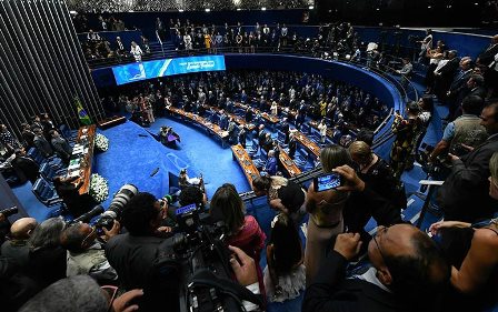 Parlamentares lançam frente contrária à reforma proposta pelo governo