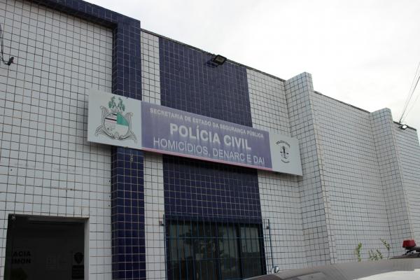 Seis suspeitas são presas pela morte de garotas que cavaram as próprias covas
