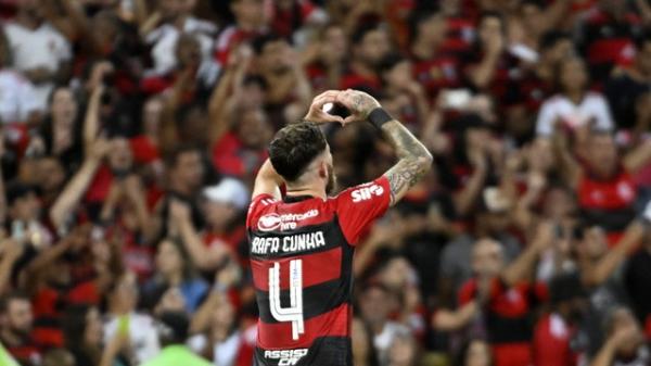 Flamengo vence Corinthians com gol heroico de Léo Pereira