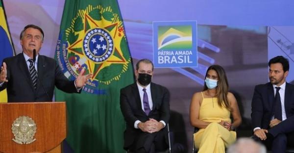 Bolsonaro critica proposta de Lula de regulação da mídia: "censura"