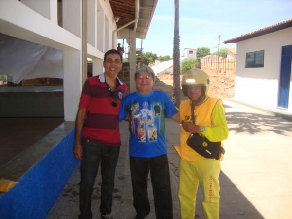 Amarelinho ao lado dos empres&aacute;rios das bandas que vir&atilde;o para o Furac&atilde;o 2011(Imagem:reda&ccedil;&atilde;o)