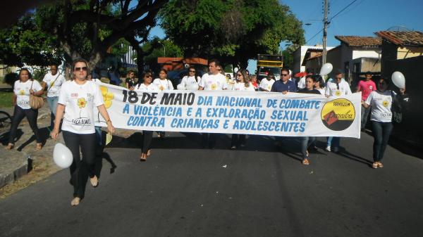Caminhada marcou Dia Nacional de Combate &agrave; Explora&ccedil;&atilde;o Sexual de Crian&ccedil;as em Floriano(Imagem:FlorianoNEws)