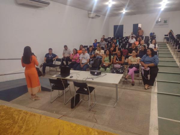 Forma&ccedil;&atilde;o sobre o Censo Escolar re&uacute;ne diretores, coordenadores e t&eacute;cnicos administrativos em Floriano(Imagem:FlorianoNews)