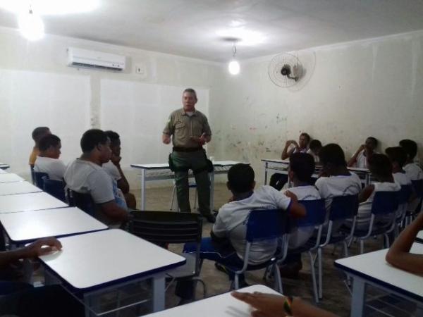 PM realiza palestra sobre uso e consequências de drogas em escola de Floriano.(Imagem:Divulgação)