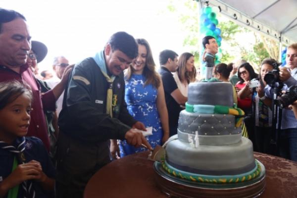 Governador comemora aniversário com festa solidária no Parque Potycabana