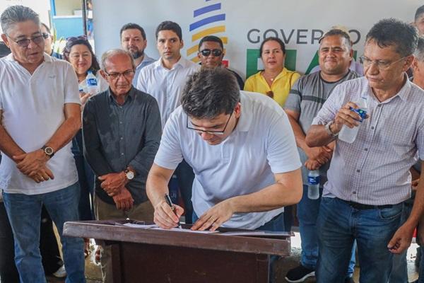Rafael Fonteles assinou ordem de servi&ccedil;o para o Departamento de Estradas de Rodagem (DER)(Imagem:Reprodu&ccedil;&atilde;o)
