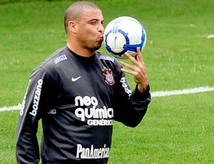 Ronaldo confirma presença contra o Flamengo, e Timão admite cuidados