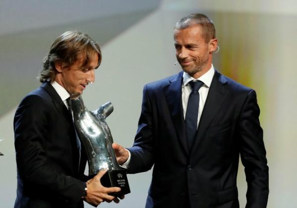 Modric desbanca CR7 e leva o prêmio de melhor jogador da Europa na última temporada