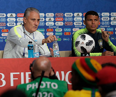 Tite rebate crítica e confirma Thiago Silva como capitão