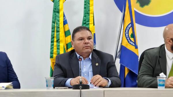 Prefeito Admaelton Bezerra vai se licenciar da presidência da APPM por tempo indeterminado