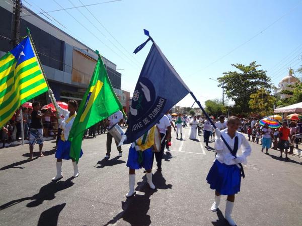 Floriano comemorou o Dia da P&aacute;tria com desfile c&iacute;vico.(Imagem:FlorianoNews)