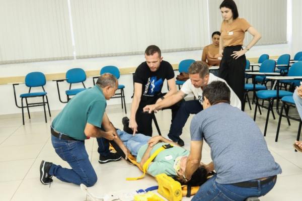  SAMU de Floriano realiza capacita&ccedil;&atilde;o para aprimorar atendimento de urg&ecirc;ncia e emerg&ecirc;ncia(Imagem:Secom)