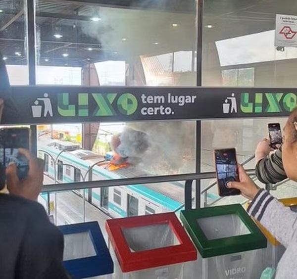 Em São Paulo, Trem da linha 9-Esmeralda pega fogo após explosão