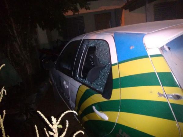 Viaturas foram danificadas durante tiroteio em Gilbu&eacute;s.(Imagem:Divulga&ccedil;&atilde;o/PM)