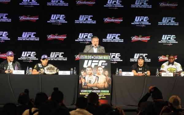 Marshall Zelaznik comanda a coletiva de imprensa do UFC Rio.(Imagem: Andr&eacute; Dur&atilde;o / GLOBOESPORTE.COM)