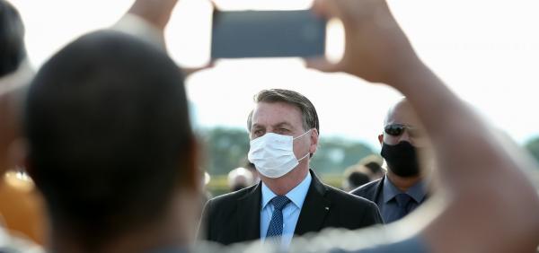 Vídeo viral de Bolsonaro sobre Covid traz piada homofóbica sobre ozonioterapia