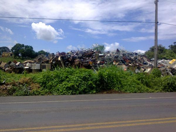 Moradora denuncia situa&ccedil;&atilde;o prec&aacute;ria do bairro Samba&iacute;ba Nova.(Imagem:Maria da Guia Pereira)