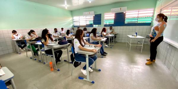 Retorno de aulas presenciais obrigatórias para 90 mil alunos é adiado para 3 de novembro
