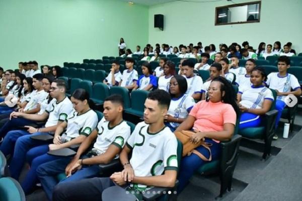 Estudantes da Escola Barjonas Lob&atilde;o participam da Semana Nacional de Ci&ecirc;ncias e Tecnologia no IFPI.(Imagem:Reprodu&ccedil;&atilde;o/Instagram)