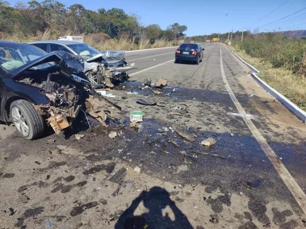 Três pessoas ficam feridas em colisão na rodovia BR-135 em Cristino Castro, no Piauí