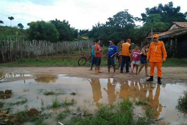 Rio Parnaíba começa a invadir zona urbana de Luzilândia, no Norte do Piauí