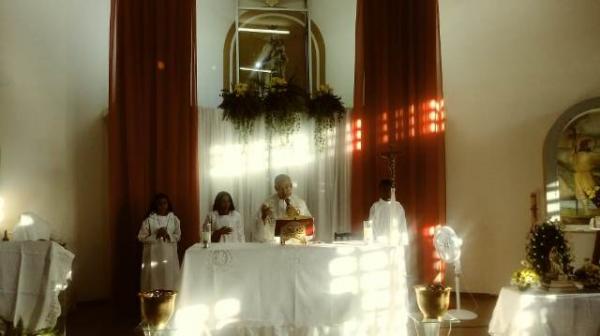 Fieis participam da abertura dos festejos de Nossa Senhora das Mercês no Tiberão