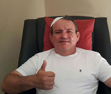 Quem Quem recebe alta após passar por cirurgia na cabeça