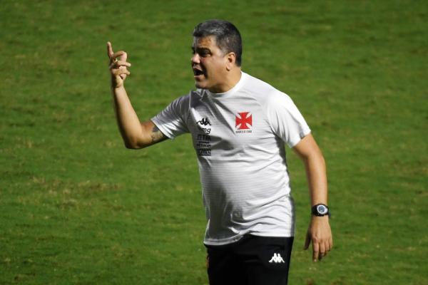 Vasco demite Marcelo Cabo após empate