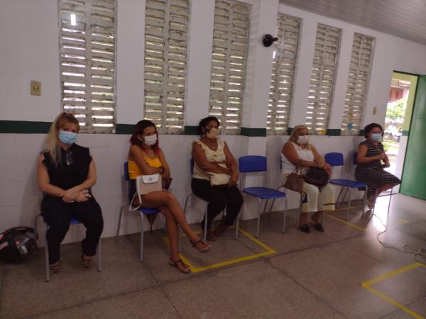 Programa Estadual de Acesso &agrave; Higiene &Iacute;ntima entrega do kits em Floriano.(Imagem:FlorianoNews)