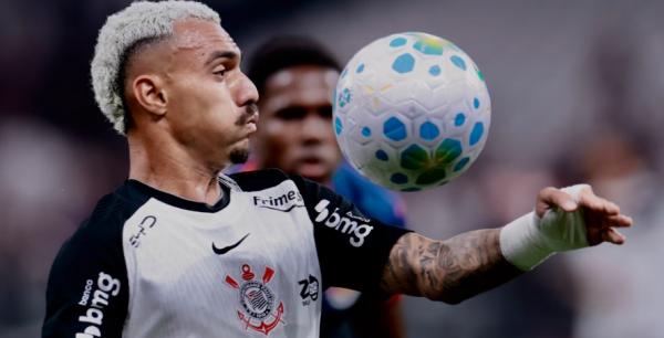Corinthians encerra jejum diante do Bragantino e vence a primeira no Brasileiro