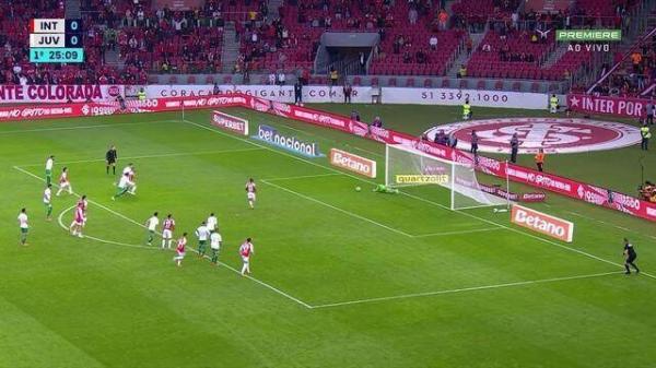 Aos 25 min do 1&ordm; tempo - Gabriel defende p&ecirc;nalti cobrado por Enner Valencia(Imagem:Reprodu&ccedil;&atilde;o)