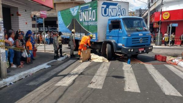 Motociclista morre atropelado por caminhão no Centro de Teresina