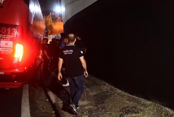 Pol&iacute;cia Civil espera &ocirc;nibus do Amazonas para cumprir mandado de pris&atilde;o contra J&ocirc;.(Imagem:Marcos Ribolli)