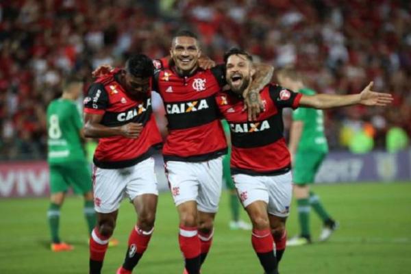 Guerrero faz três e Flamengo massacra a Chapecoense na Ilha do Urubu