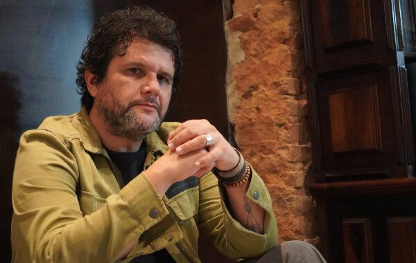 Vencedor do Prêmio Sesc  de Literatura discute obra no Clube de Leituras