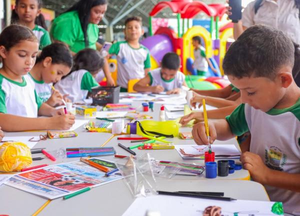 Seduc oferece 172 vagas em cursos para formação de profissionais que trabalham nas escolas públicas