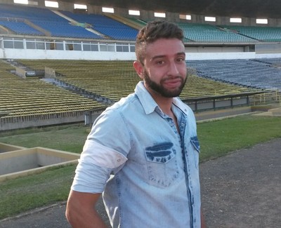 Piauí apresenta zagueiro do futebol norte-americano para temporada 2015