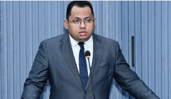 Vereador Dessim propõe lei para restringir conteúdos considerados inadequados nas escolas